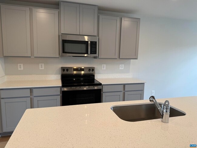 Building Photo - 99 Oldfield Dr