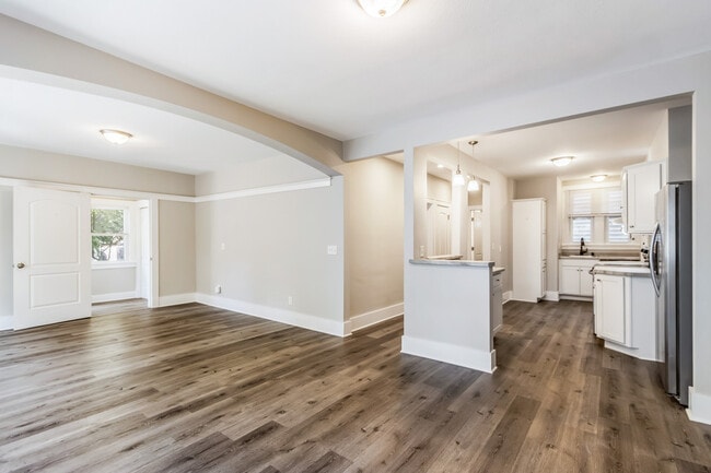 Building Photo - 834 N 70th St