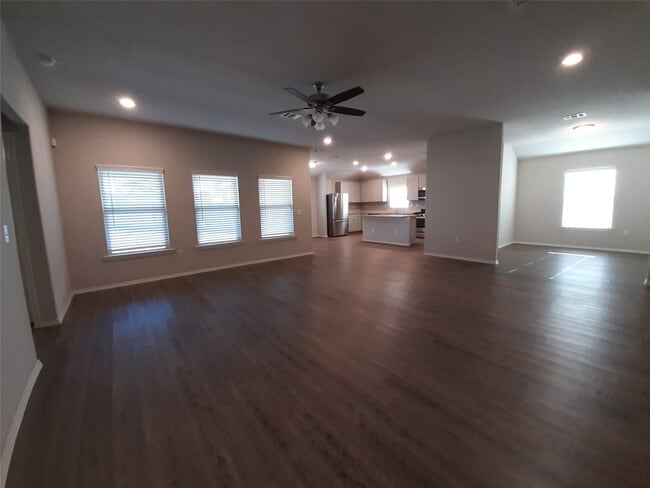 Building Photo - 221 Stalwart Hl Trl