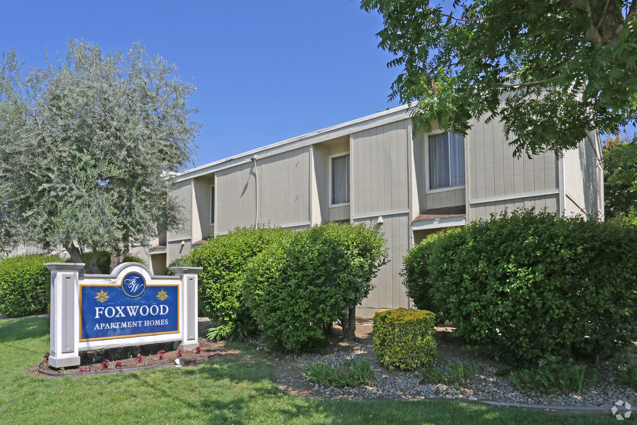 Primary Photo - Foxwood Apartments