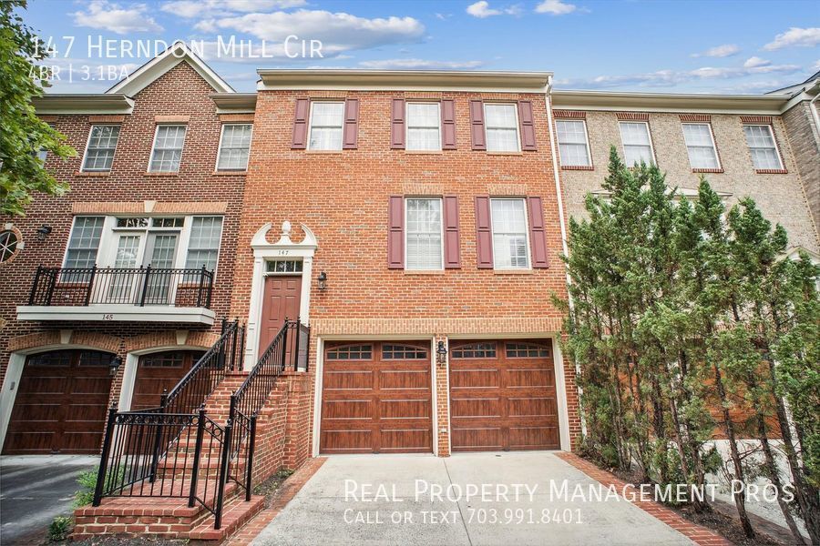 Primary Photo - Beautiful, light-filled 3 BR/2.5 BA garage...