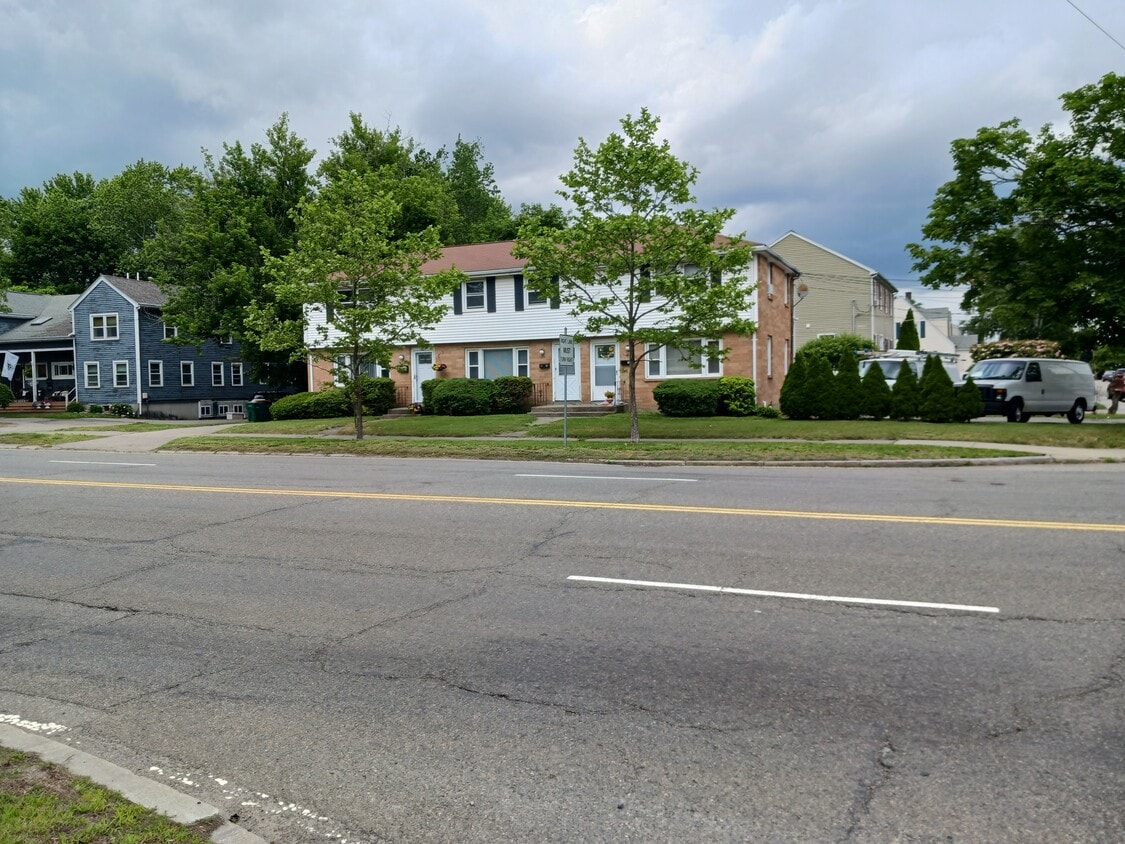 95 Nahatan St, Norwood, MA 02062 Townhome Rentals in Norwood MA