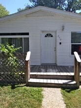 Building Photo - 216 S Pecan St