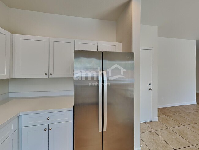 Foto del edificio - 1029 Maple Pines Ave