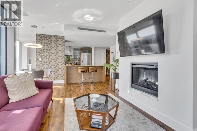 Building Photo - 1111 Alberni St