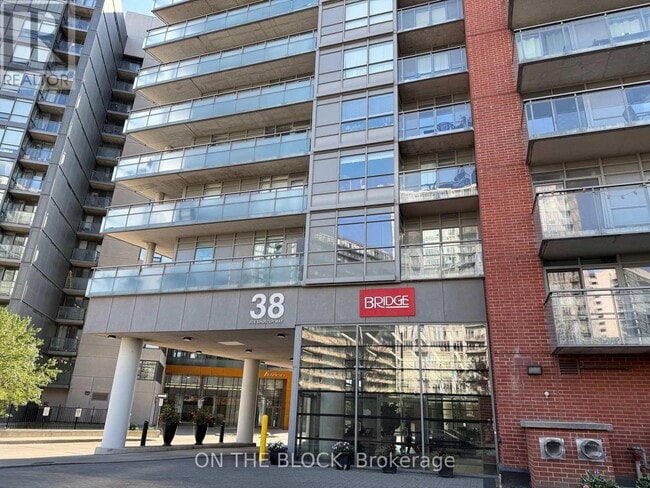 Photo du bâtiment - 38 Joe Shuster Way