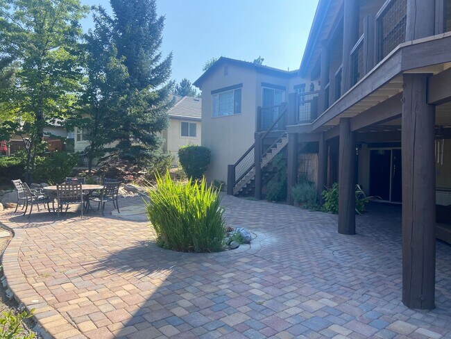 Foto del edificio - 4 BR / 4 BA Home with stunning views and b...