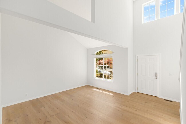 Foto del edificio - Beautiful 4 BD 2.5 BA Private Kenmore Home...