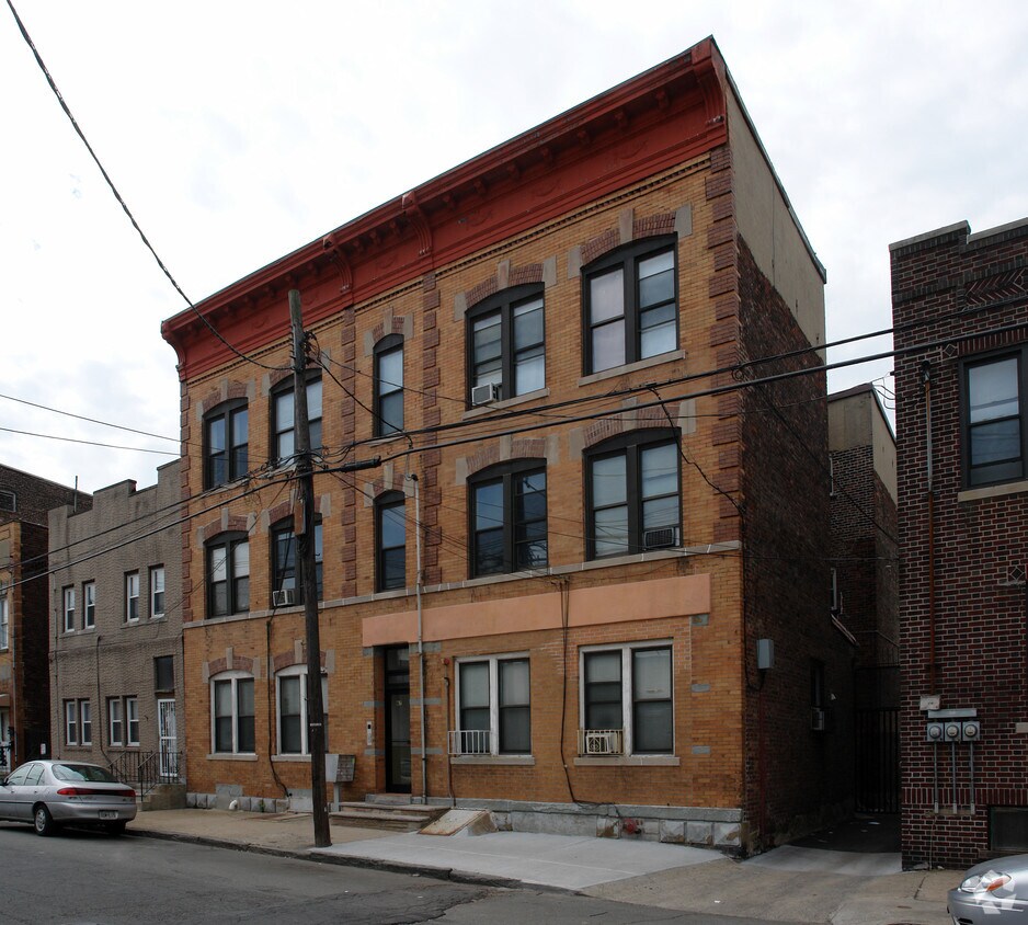 Primary Photo - 65 Malvern St
