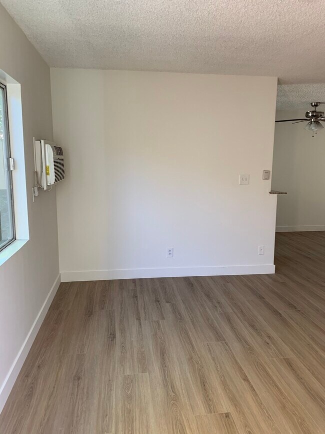 Building Photo - 5539 Whitsett Ave
