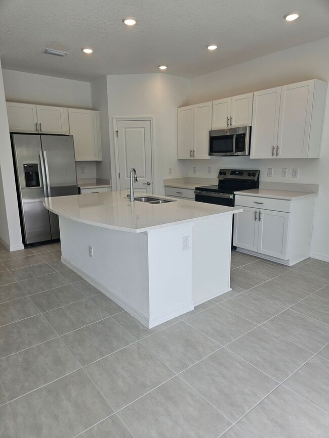 Building Photo - Townhome in The Townhomes of River Landing