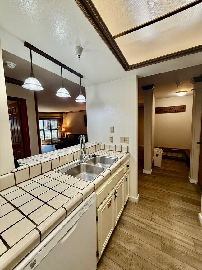 Foto del edificio - FOR RENT – Aspen Creek Condo in Mammoth Lakes