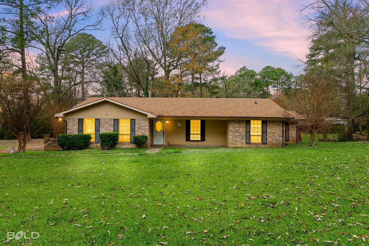 Primary Photo - Check Out this 3 bed 2 bath in Greenwood w...