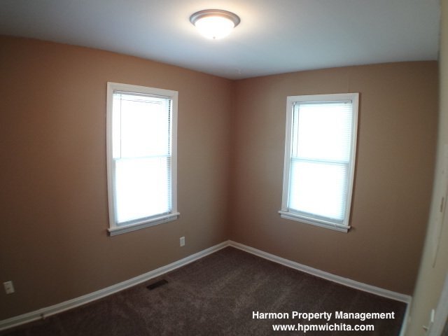 Building Photo - Recently Renovated 2 Bed 1 Bath Home With ...