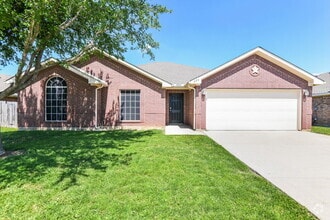 Building Photo - 220 Arrowhead Dr