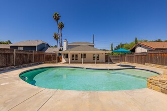 Building Photo - 304 El Conejo Dr