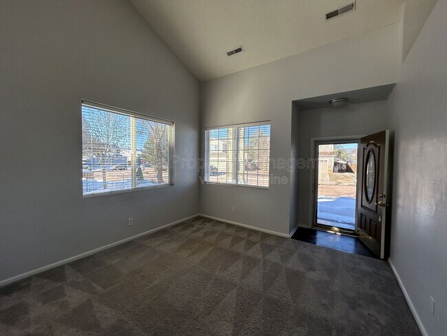 Foto del edificio - 878 Rancher Dr