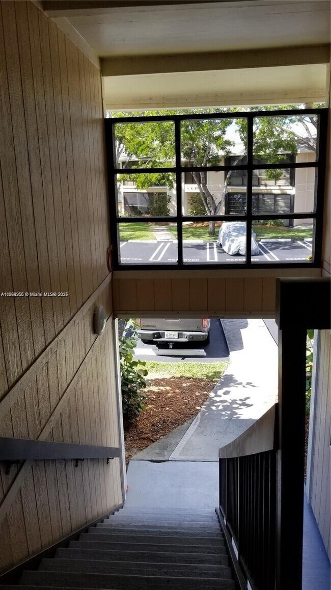 Foto del edificio - 9717 Hammocks Blvd
