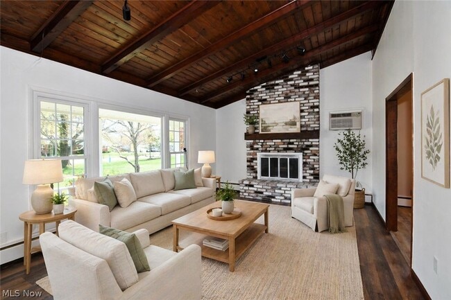 Building Photo - 381 Hickory Hill Rd