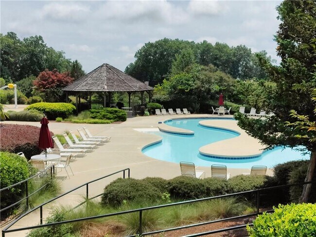 Foto del edificio - 4750 Ferncrest Pl