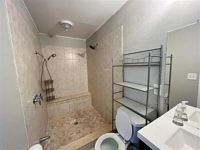 Foto del edificio - For Rent