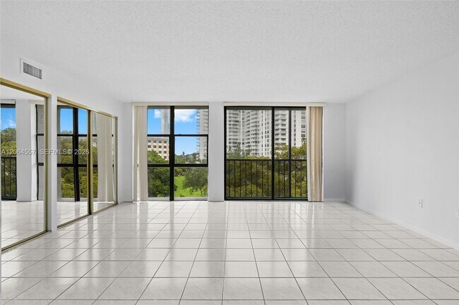 Building Photo - 17500 N Bay Rd