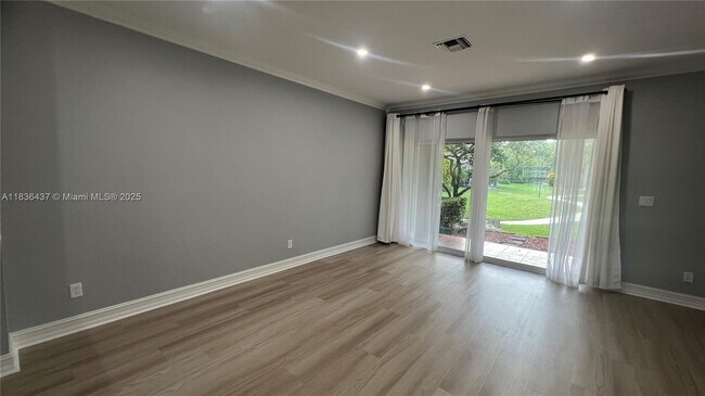 Foto del edificio - 12203 SW 6th St