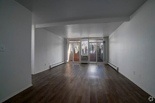 2BR, 1BA - 1,000SF - Eastside - Living/Dining Room - 1305 S Congress St