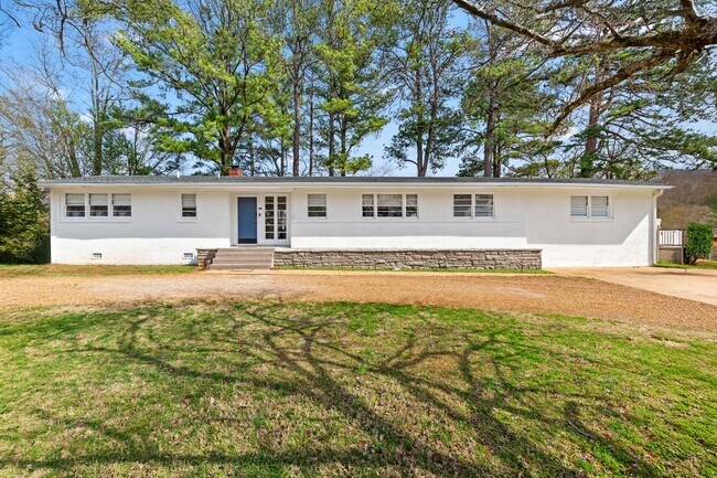 Foto del edificio - 8009 Whitesburg Dr