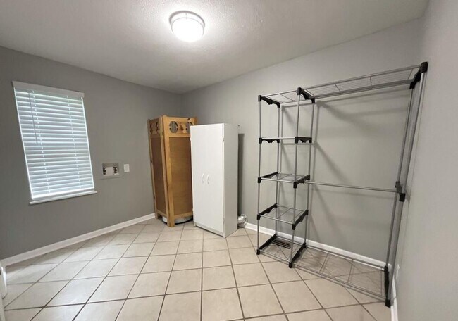 Foto del edificio - 1324 W Walnut St