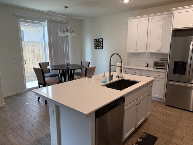 Kitchen - 6390 E Meritage Dr