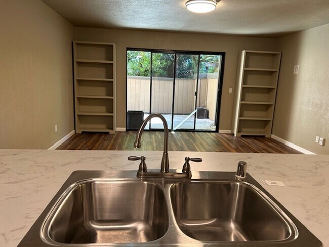 Foto del edificio - Charming 2 Bedroom, 1 Bath Condo in Cotati...