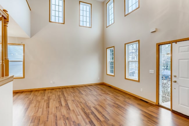 Building Photo - 7586 Inland Ln N