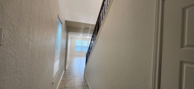 Foto del edificio - 5-Bedroom 3-Bathroom Home Walking distance to USAA and just mins from Medical Center and UTSA