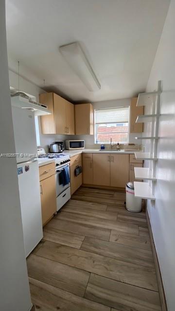 Foto del edificio - 656 NE 82nd St