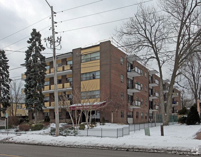 Building Photo - 110 Park Rd N