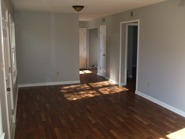 Building Photo - 816 W Town Ct