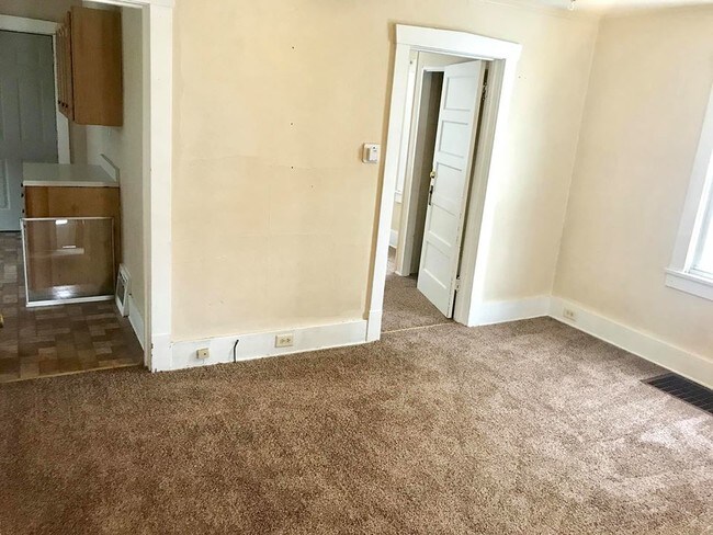 Foto del edificio - 909 W McClure Ave