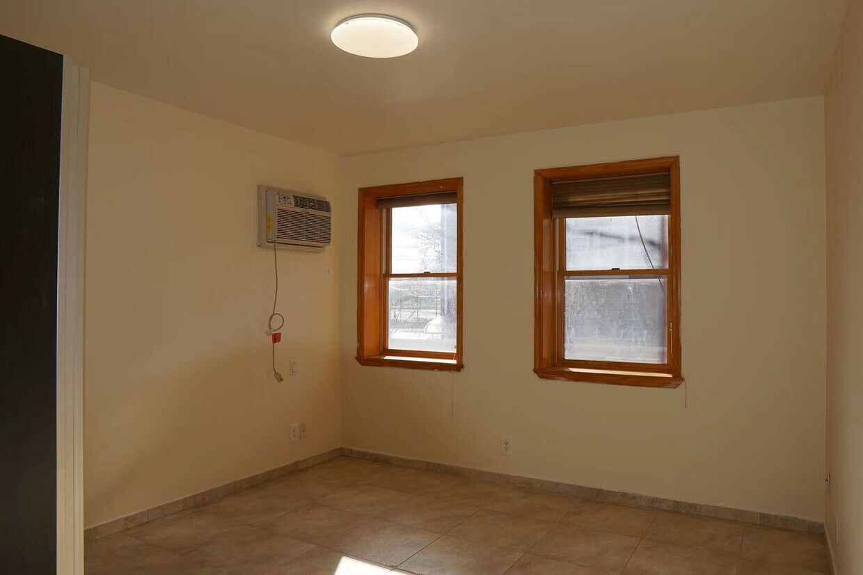 Primary Photo - 1280 85th St