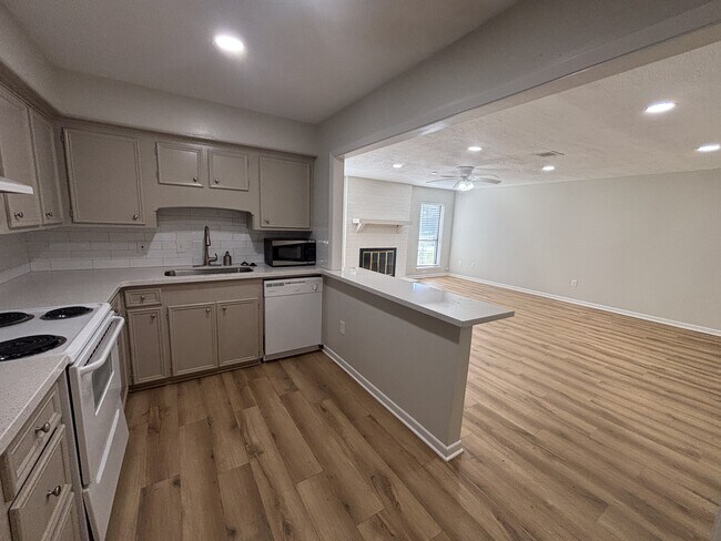 Foto del edificio - 916 Trailwood Blvd