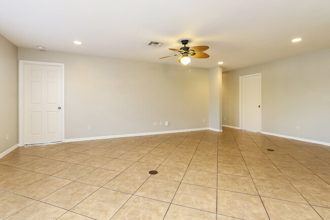Building Photo - 1413 SW 11th Pl