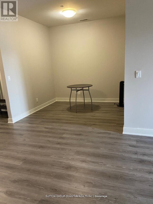 Building Photo - 150 Main St W