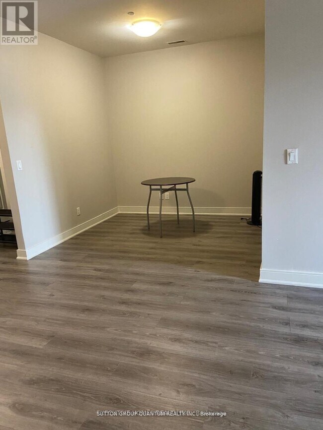 Photo du bâtiment - 150 Main St W