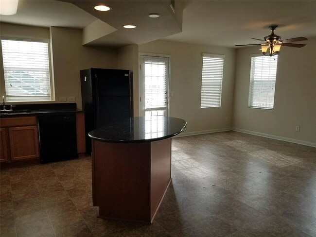 Building Photo - 334 Trestle Tree