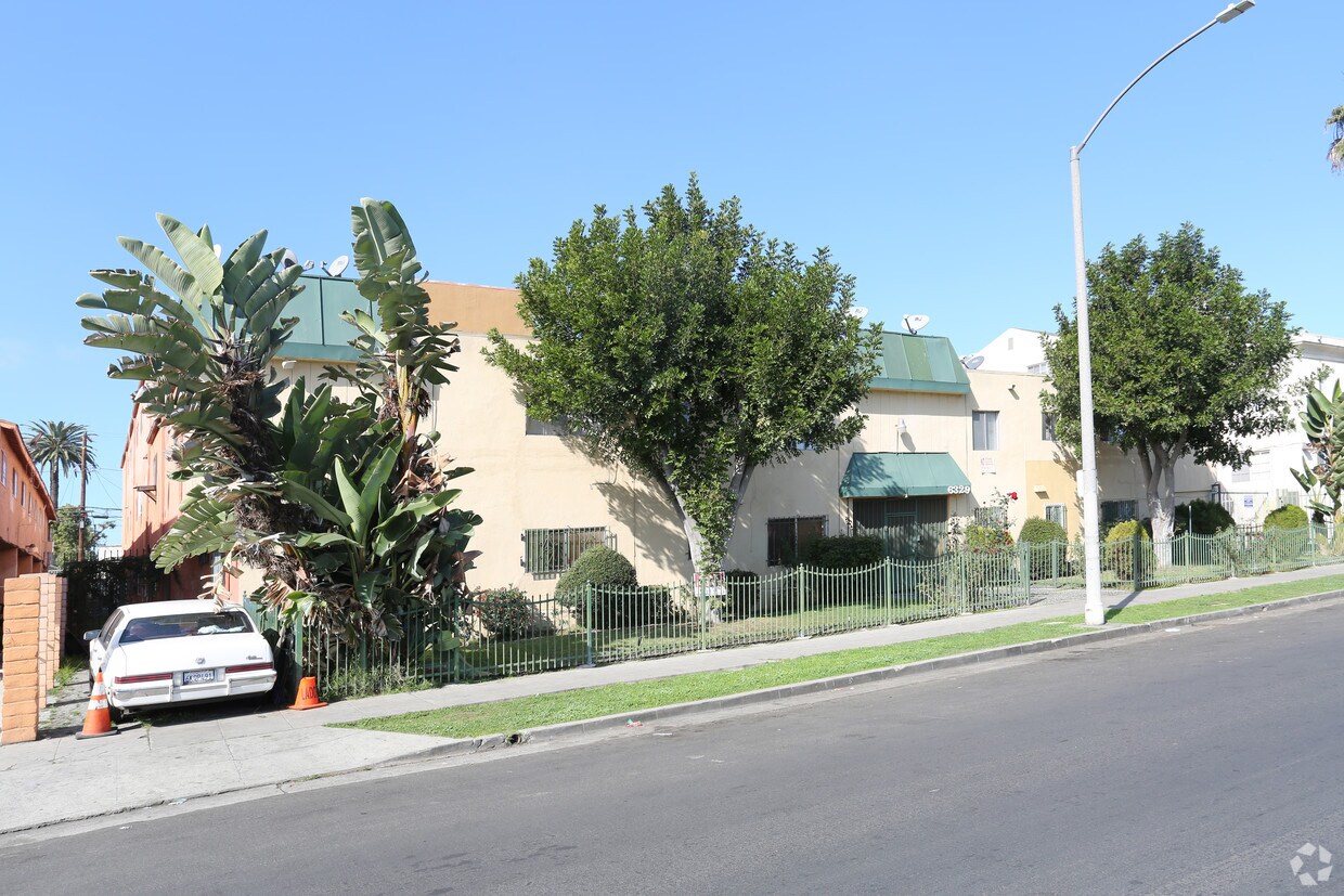 Foto principal - 6329 10th Ave