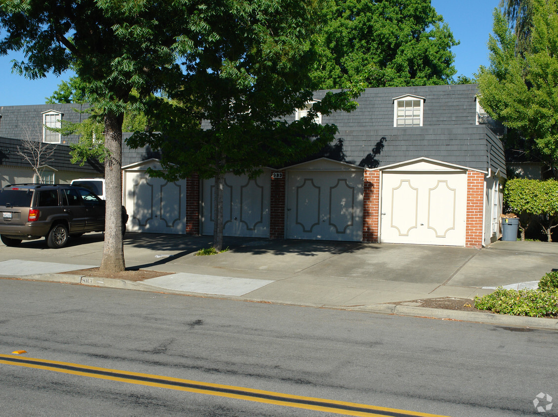 Primary Photo - 983 Ponderosa Ave