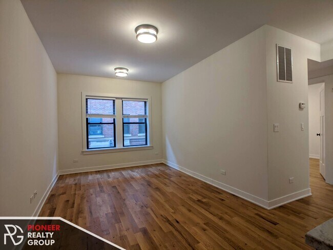 Foto del edificio - 2203 W Eastwood Ave