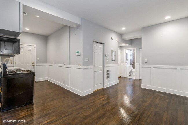 Building Photo - 4212 S King Dr