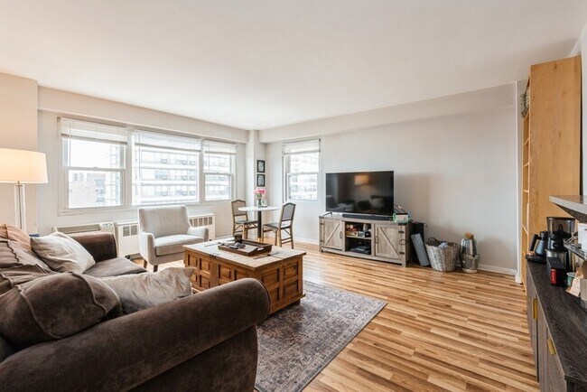 Foto del edificio - 2909 N Sheridan Rd
