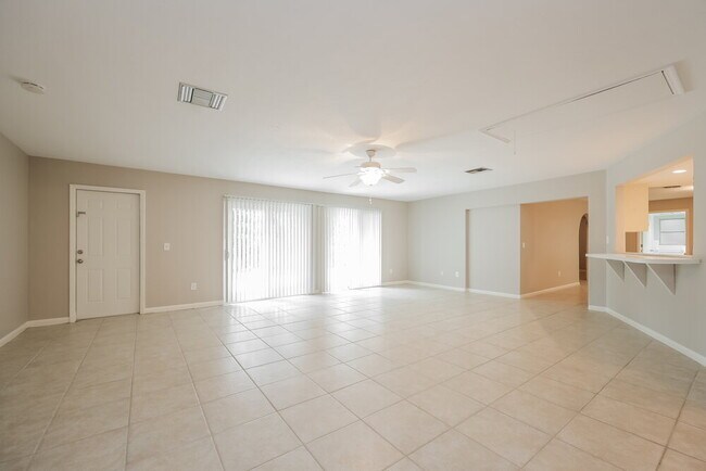Foto del edificio - 2414 Davis Blvd